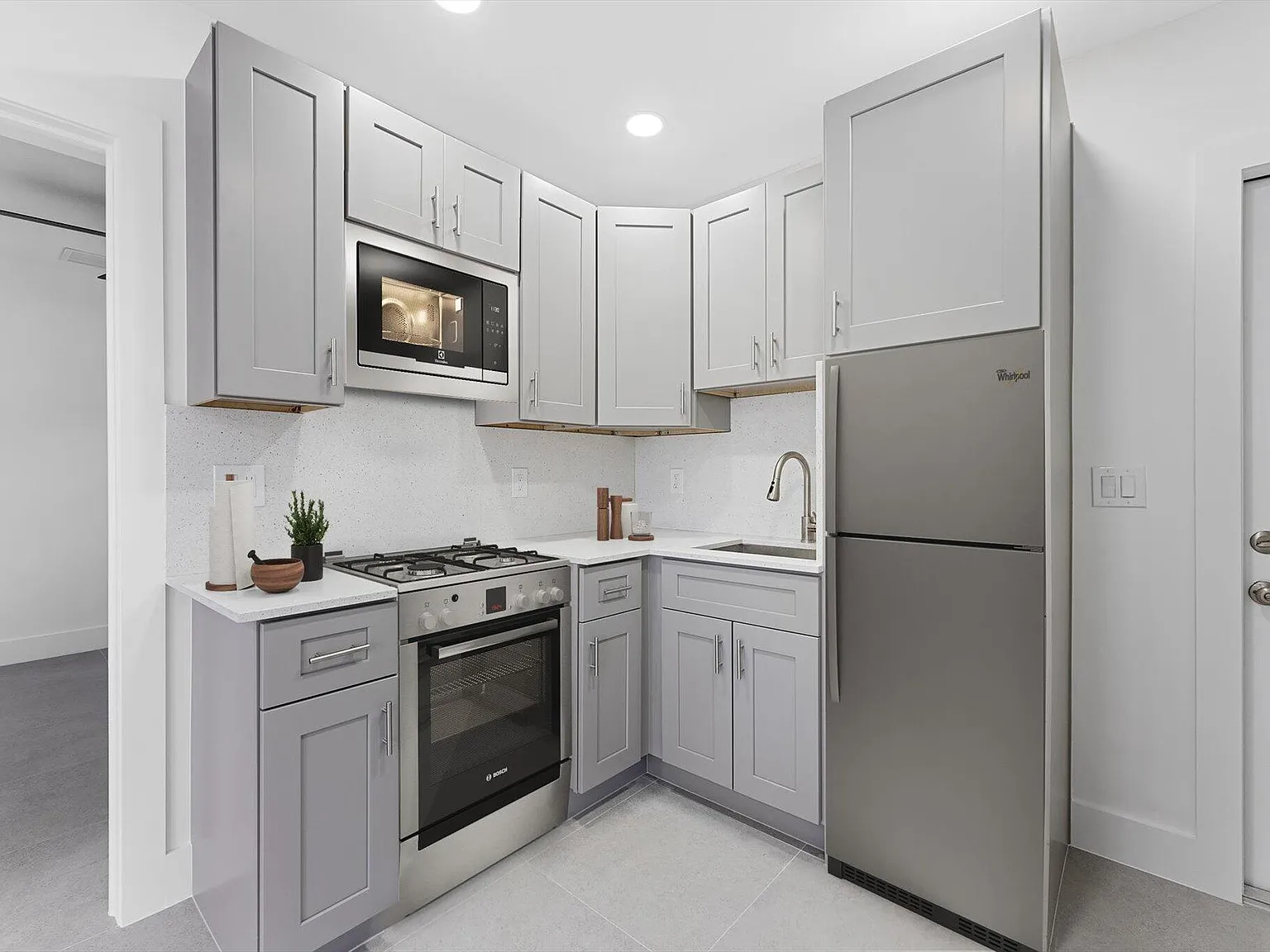 2 bed, 1.0 bath, 600 sqft, $1,900 — Photo 2