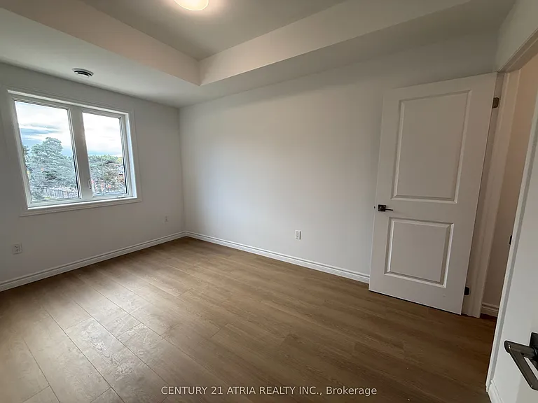 2 Slessor Blvd #11 — Photo 11