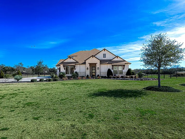 217 Northcrest Dr — Photo 1