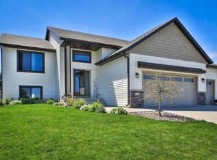 909 15th Ave NW, Kasson, MN 55944