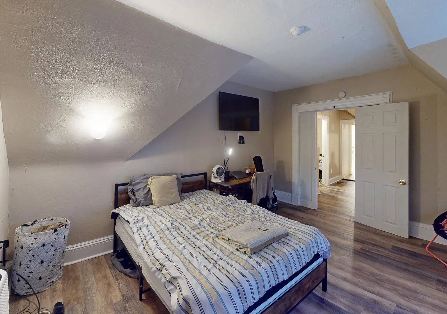 2 bed, 1000 sqft, $1,350 — Photo 3