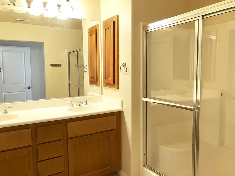 Master ensuite double sink