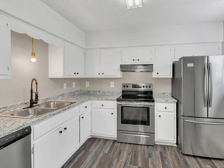 2439 Paulawood Dr — Photo 2