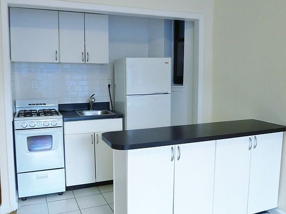 3rd image of 410 E 74th St APT 3d