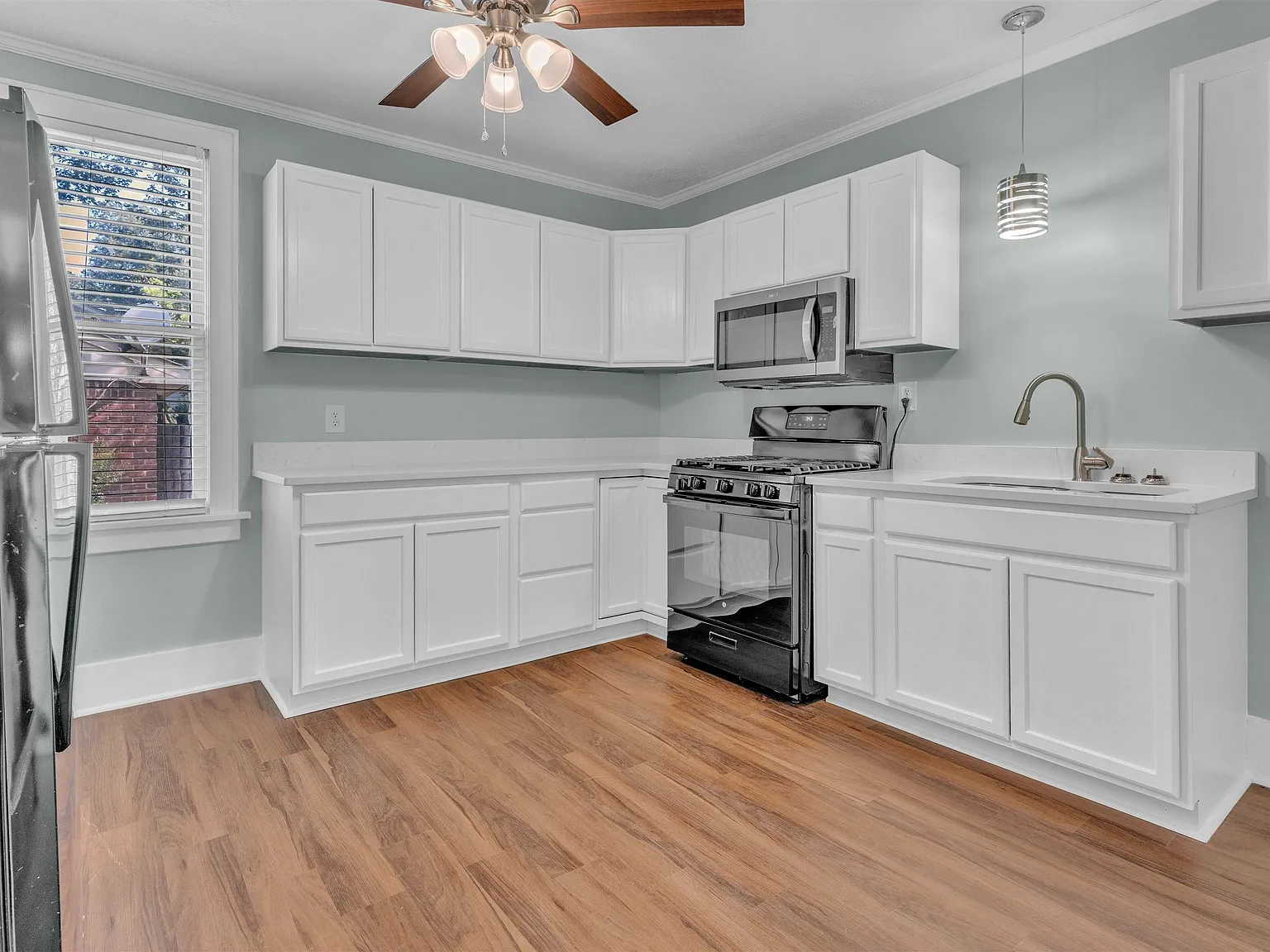 2 bed, 1.0 bath, 939 sqft, $1,295 — Photo 1