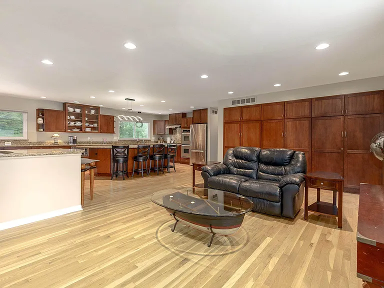 2611 Colby Dr — Photo 20