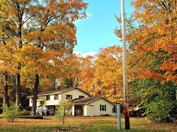 W2990 Beech St, Saint Ignace, MI 49781