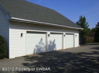 54 Loop Rd, Mountain Top, PA 18707