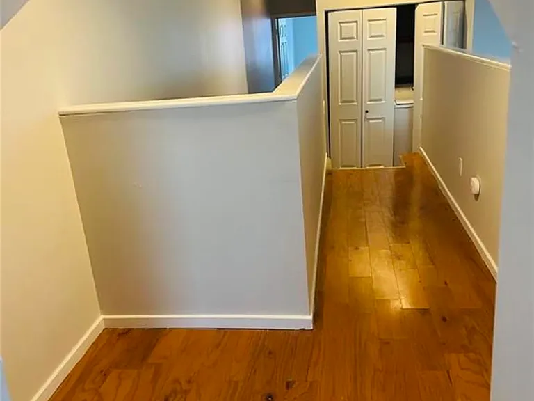 905 Park Ave — Photo 8