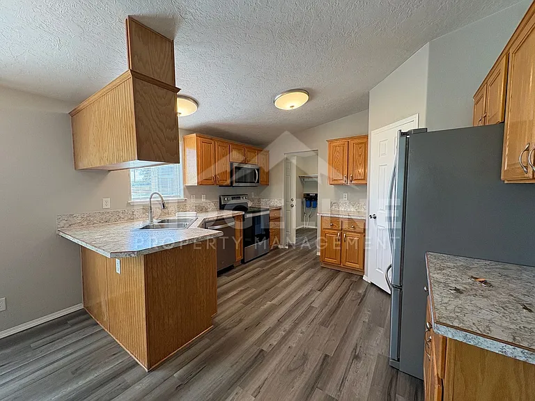 582 N 4200 E — Photo 6