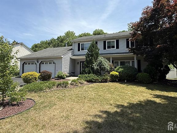 4th image of 18 Erin Ln