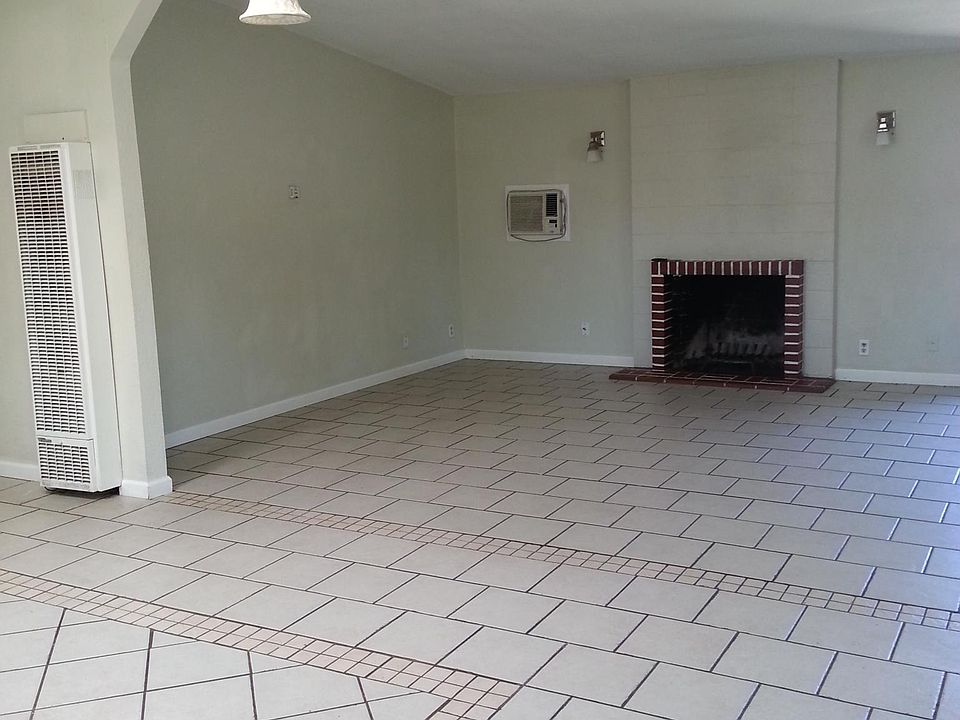 2nd image of 633 Chicago Ave