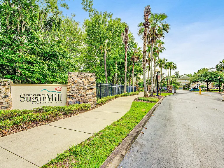 The Club at Sugar Mill Apartments — Photo 8