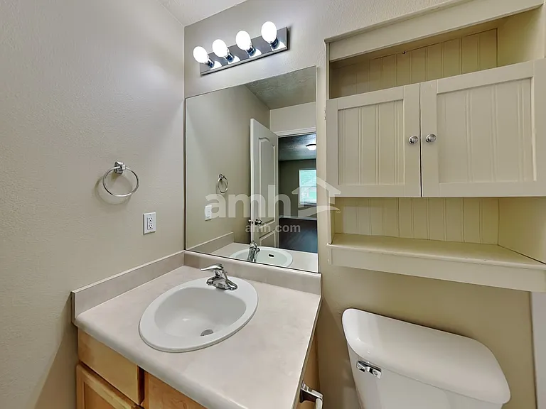 7128 N Kiowa Pkwy — Photo 8