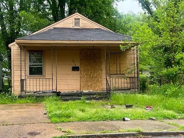 1st image of 774 N Montgomery St