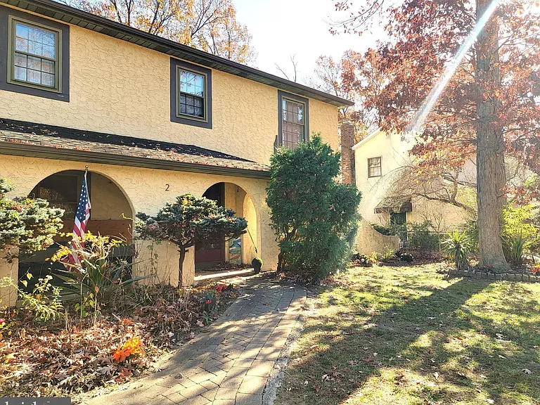 2 Virginia Rd — Photo 2