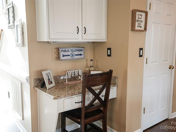 4th image of 164 Walmsley Dr