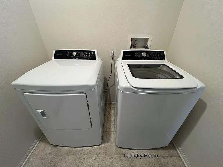 Washer/dryer included