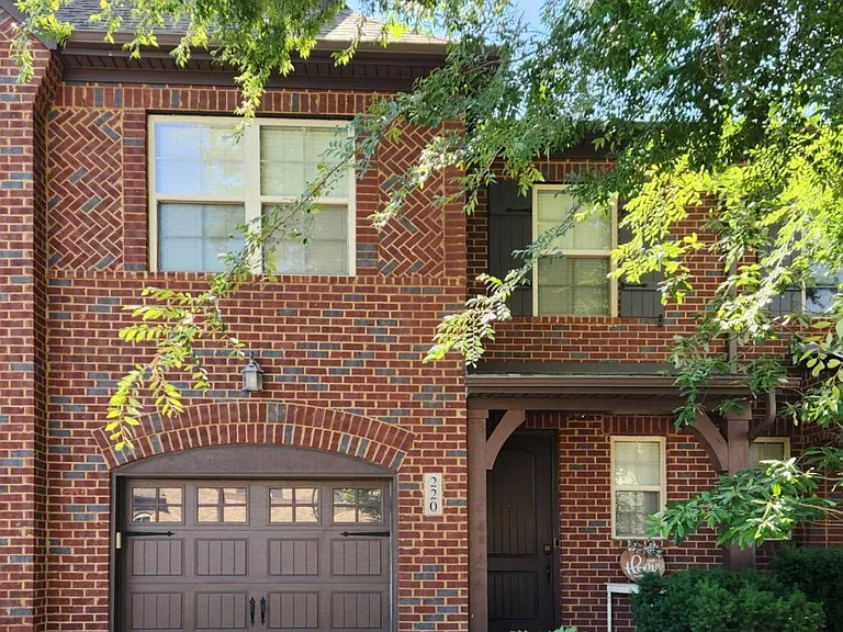 220 Bixby Private Ln — Photo 2
