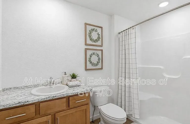 1035 W Madison Dr — Photo 8