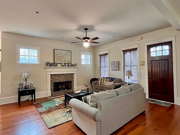 5th image of 25 Charter Oak Dr