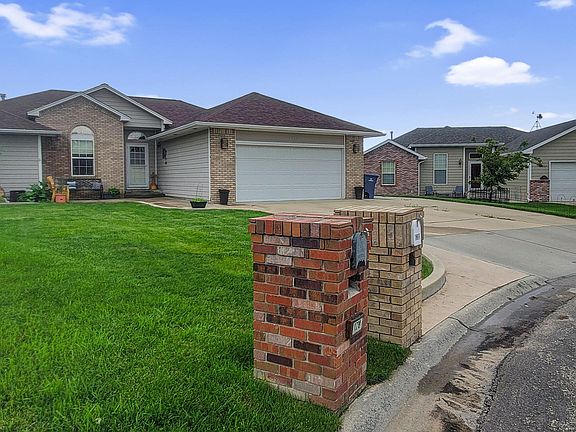 2nd image of 1711 N Heights Cir