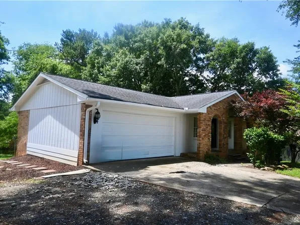 4624 Burns Rd NW, Lilburn, GA 30047