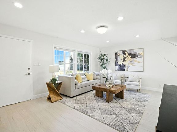 4th image of 27726 Del Norte Ct