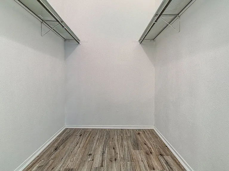 10105 Woodland Village Dr — Photo 15