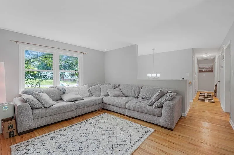 3 bed, 2.5 bath, 1792 sqft — Photo 3