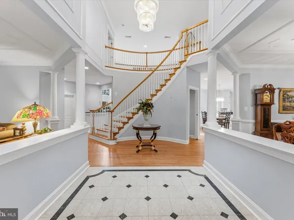 851 Forestville Meadows Dr, Great Falls, VA 22066