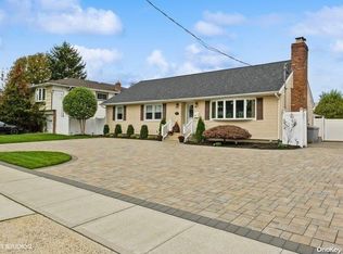 2071 Waltoffer Ave, Bellmore, NY 11710