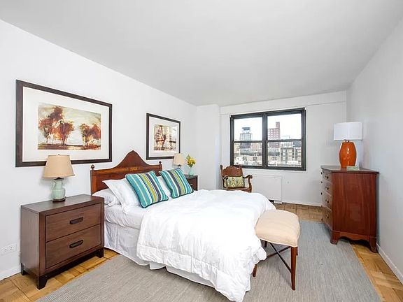 4th image of 200 E 27th St APT 10V