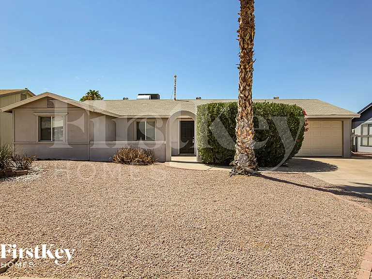 3733 E Eugie Ave — Photo 1