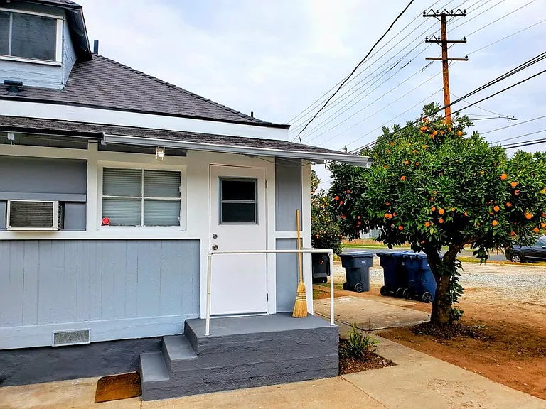 722 E State St #3 — Photo 12