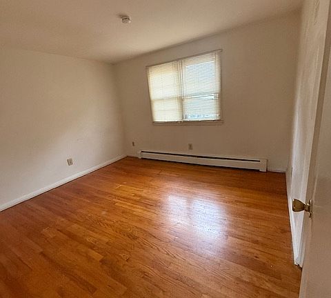 3rd image of 14 Sisson St #B