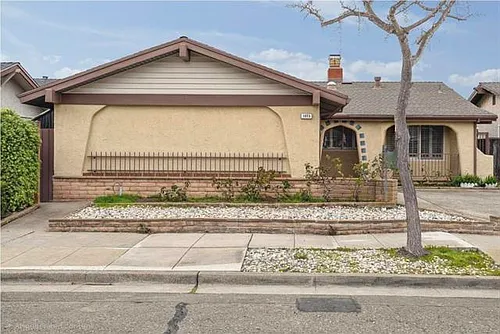 1073 Camellia Dr Photo 1