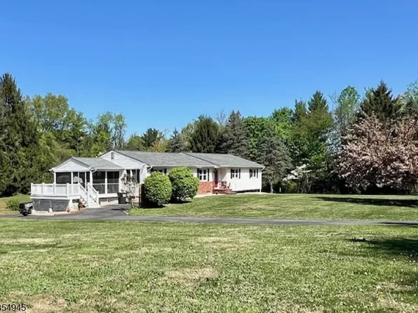 2 Wayside Ln, Clinton Twp., NJ 08833