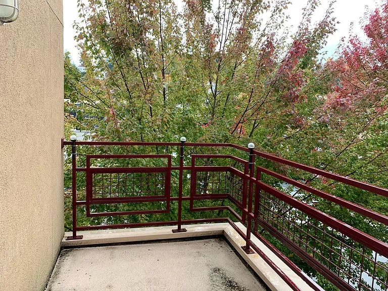 Newell Court Apartments, downtown Mercer Island — Photo 52
