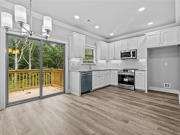 3rd image of 19 Coylton Dr