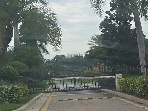 10551 Longleaf Ln, Wellington, FL 33414