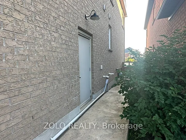 68 Milligan St E — Photo 7