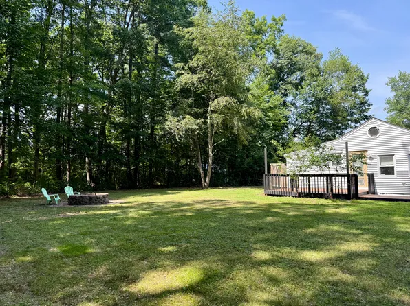303 Collettes Grove Rd, Derry, NH 03038