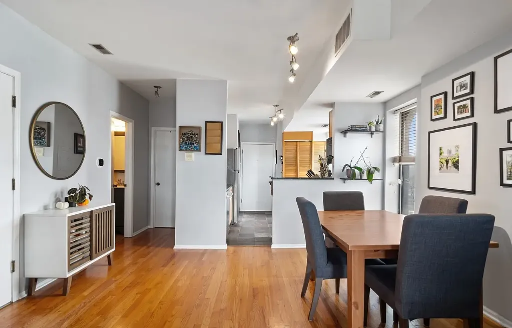 950 W Concord Pl — Photo 3
