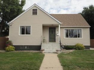 808 11th Ave NW, Minot, ND 58703