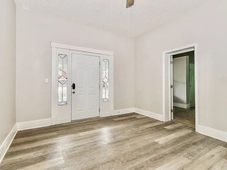 1028957_020_living_room_13227991.jpg