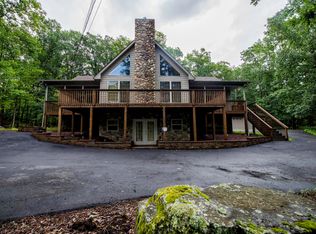 104 E Lakeview Rd, Lackawaxen, PA 18435