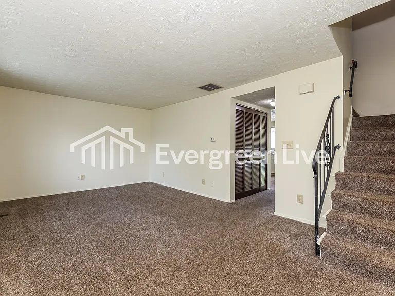 7787 Mount Hood Dr — Photo 3