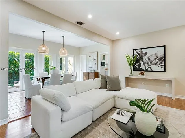 414 Camilo Ave — Photo 2