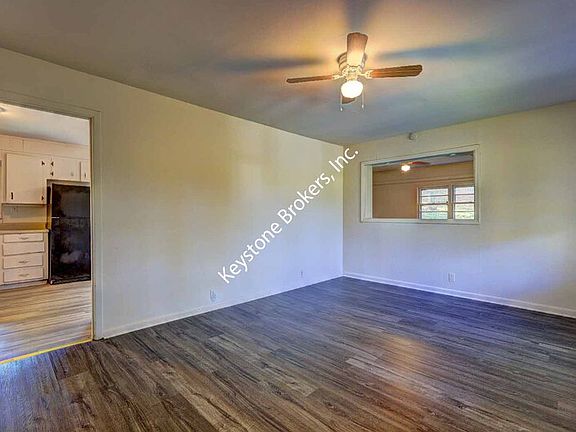 3rd image of 2043 Fairway Dr
